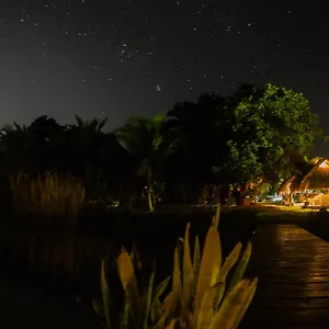 Bleibe- Quédate! Hotel en barco Bacalar